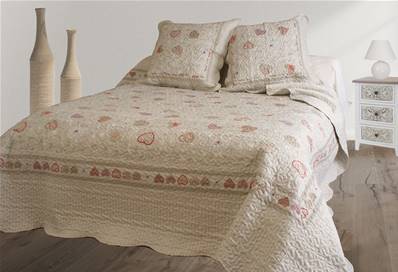 Couvre-lit boutis + 2 taies<BR>230x250<BR>Coeurs rose