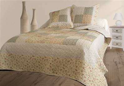 Couvre-lit boutis + 2 taies<BR>230x250<BR>Patchwork liberty